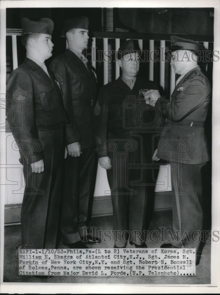 1953 Press Photo Veterans of Korea receiving the Presidential Citatiton