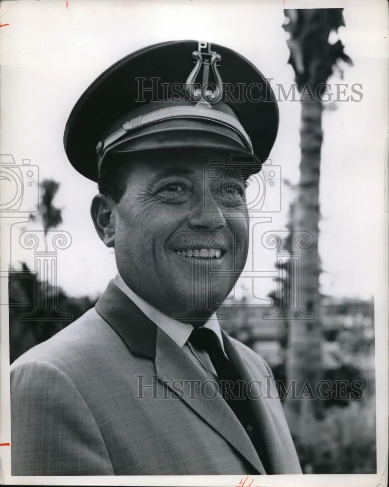1965 Press Photo The smiles of music to Mr. Paul Lavalle - nec99698