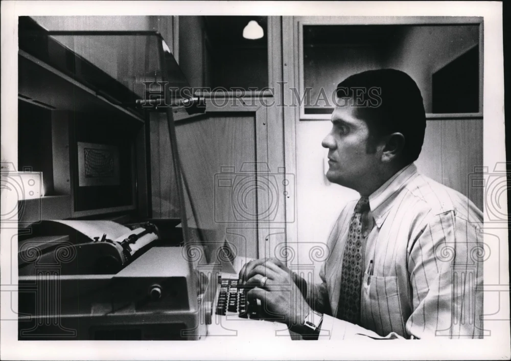 1950 Press Photo John Hernandis Text reading ability with talking typewriter