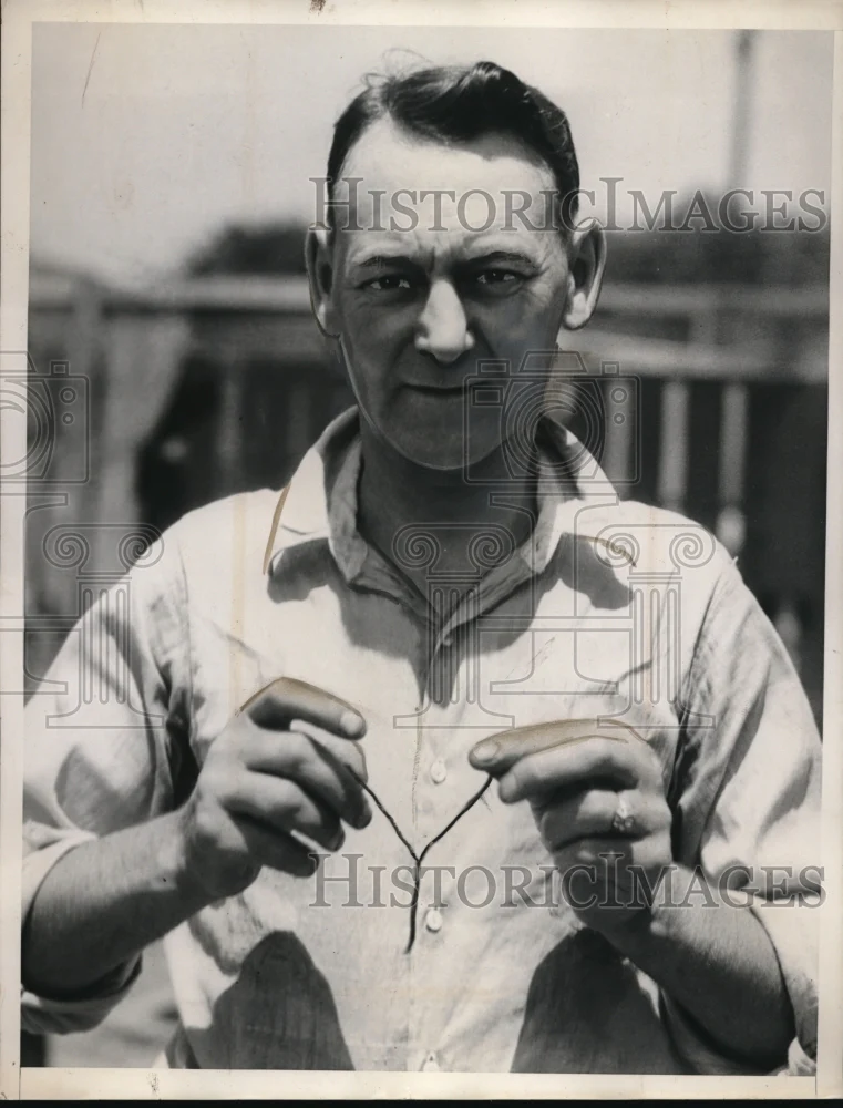 1935 Press Photo Jack Hansen and 3 headed worm - ned02802