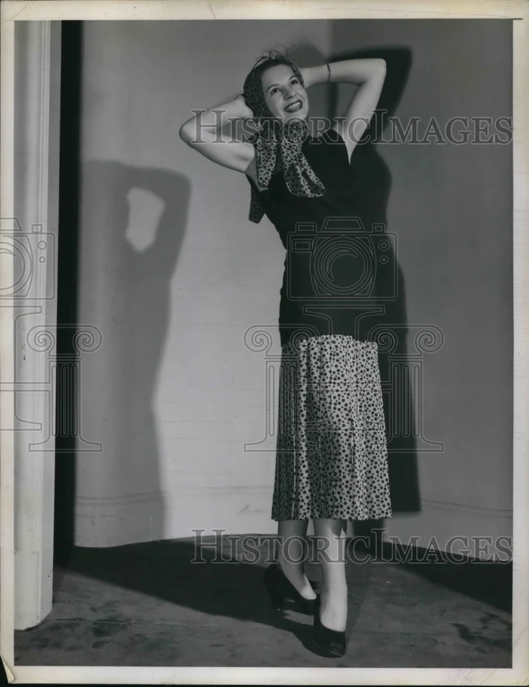 1948 Press Photo Fashion