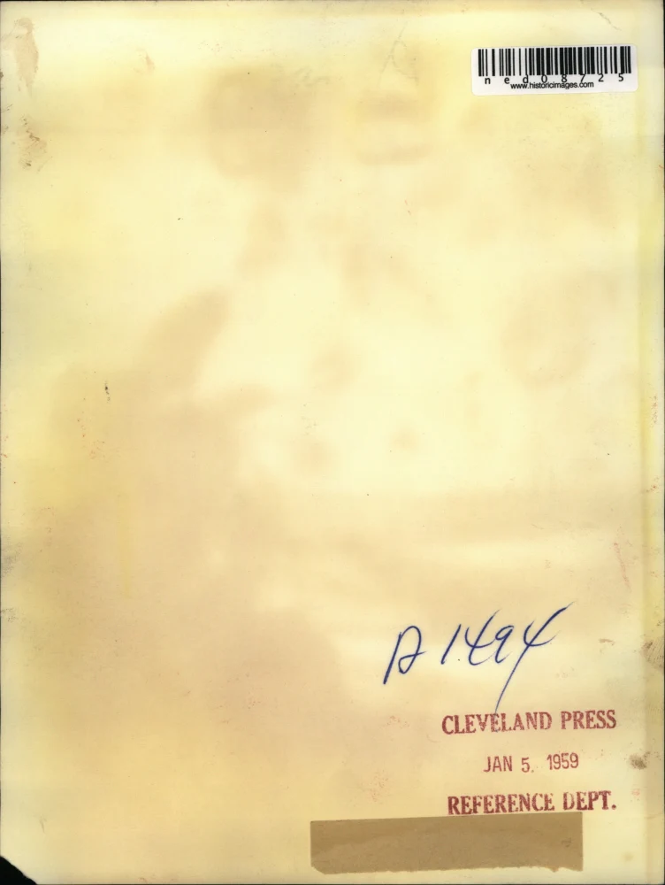 1959 Press Photo Tony Terry fall asleep as soon as the cutting begins - Image 2