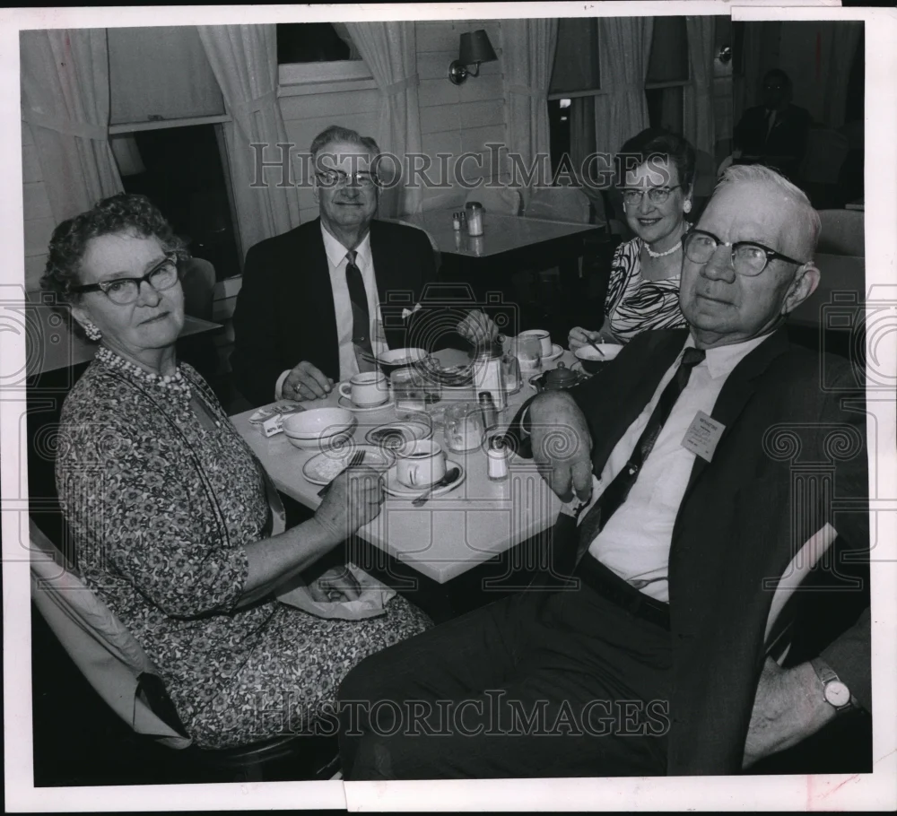 1965 Press Photo Mrs FL White, Mrs G A Vorhees & Rev Zundler