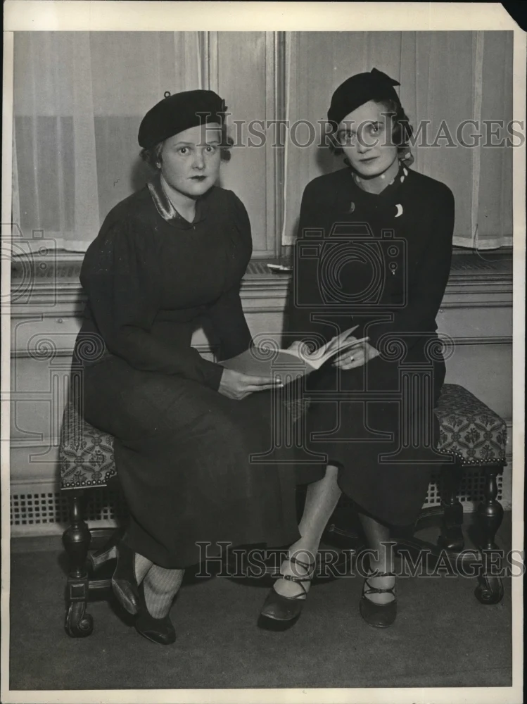 1932 Press Photo Mary Parker, Rosalie G Bailey, Grosvenor Neighborhood House