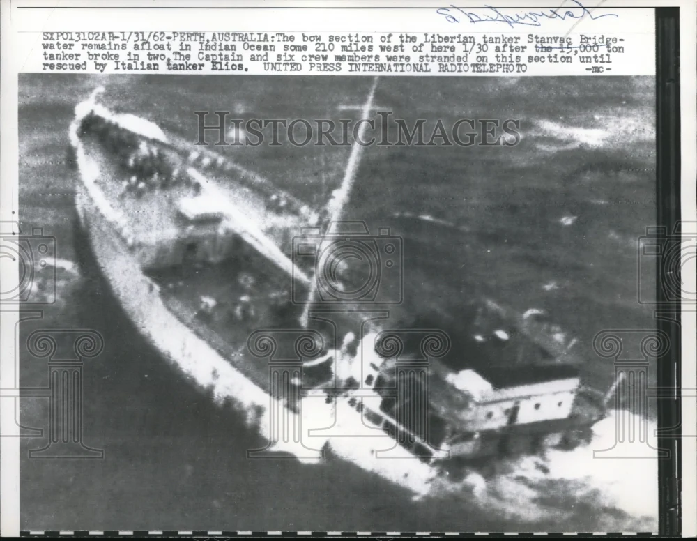 1962 Press Photo Perth Australia tanker Stanvac Bridgewater sinking