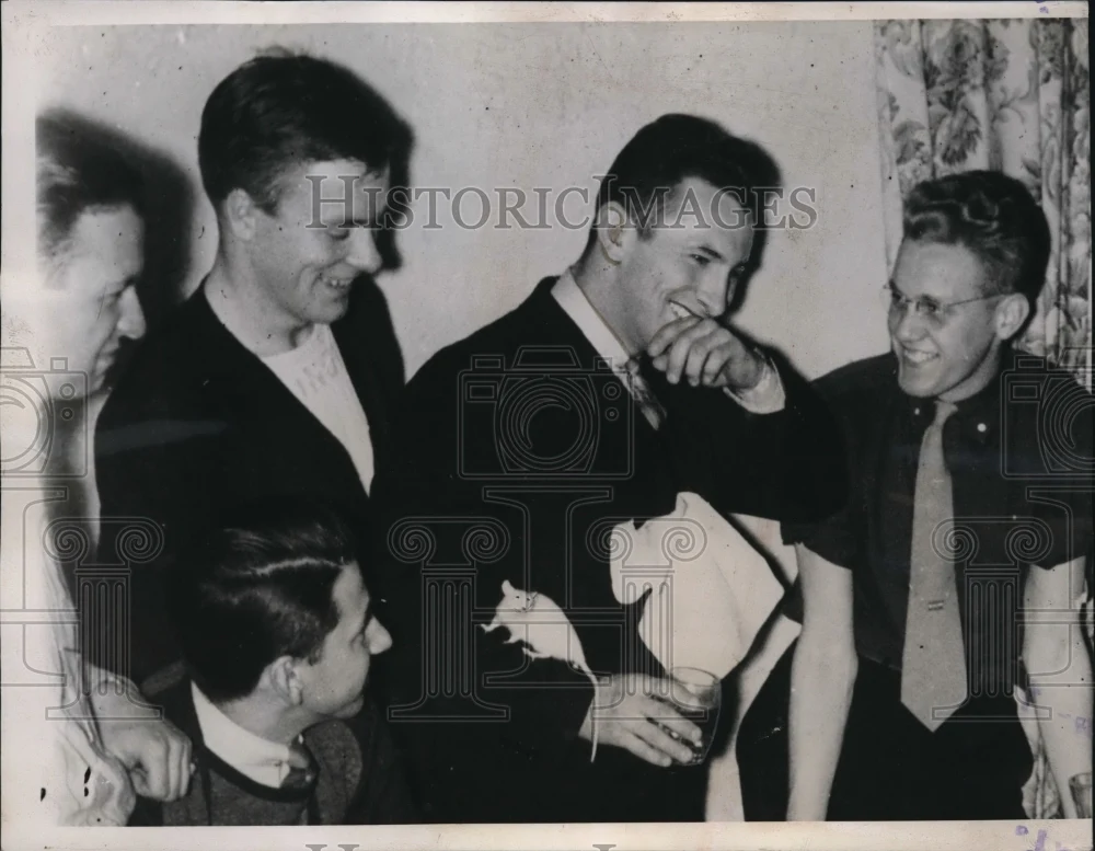 1939 Media Photo Eats five mice with mayonnaise and lettuce