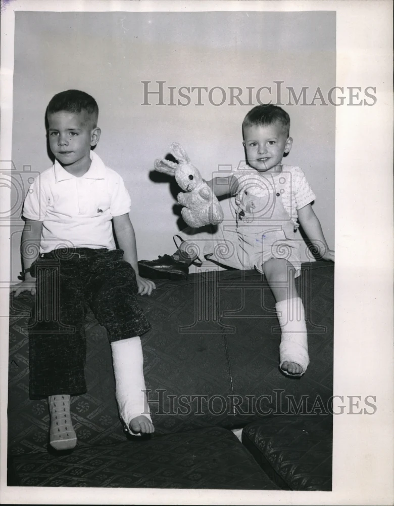 1958 Media Photo Scott Duncan And His Brother Both Receive Identical Broken Legs