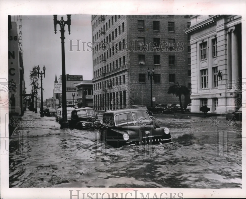 1952 Press Photo Cars on a flooded road