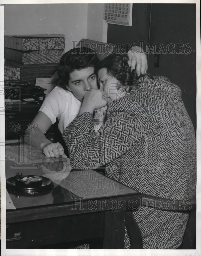 1939 Press Photo Cloisea Stevens, deputy sheriff, learns of child hostage deal