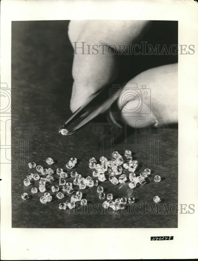 1942 Press Photo Glass Is Now Being Used As Pivot Bearings In Small Meters