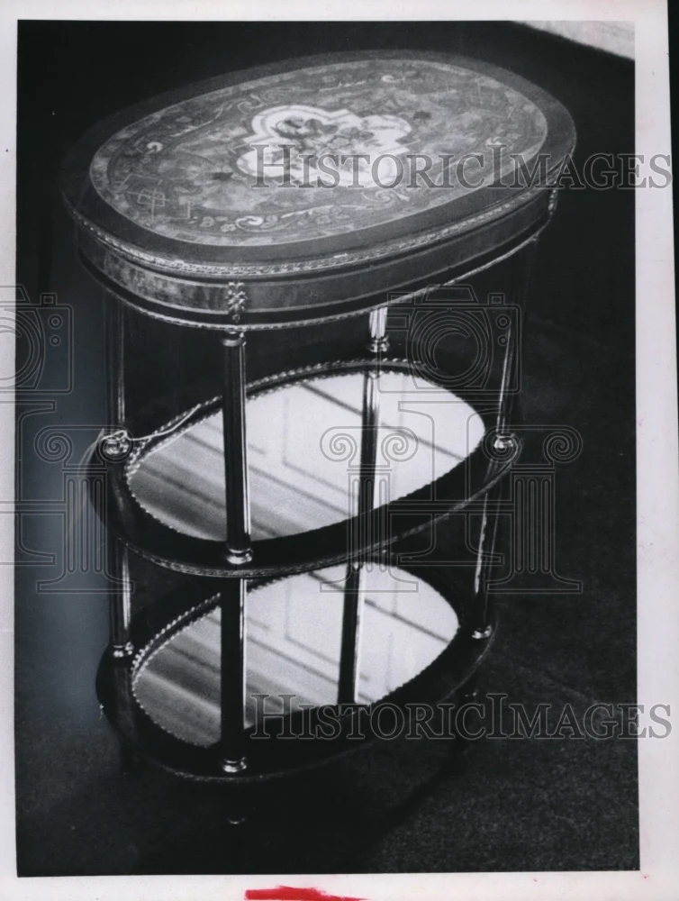1969 Press Photo Louis 16th table gifted from Mary Pickford to Meg Wallace