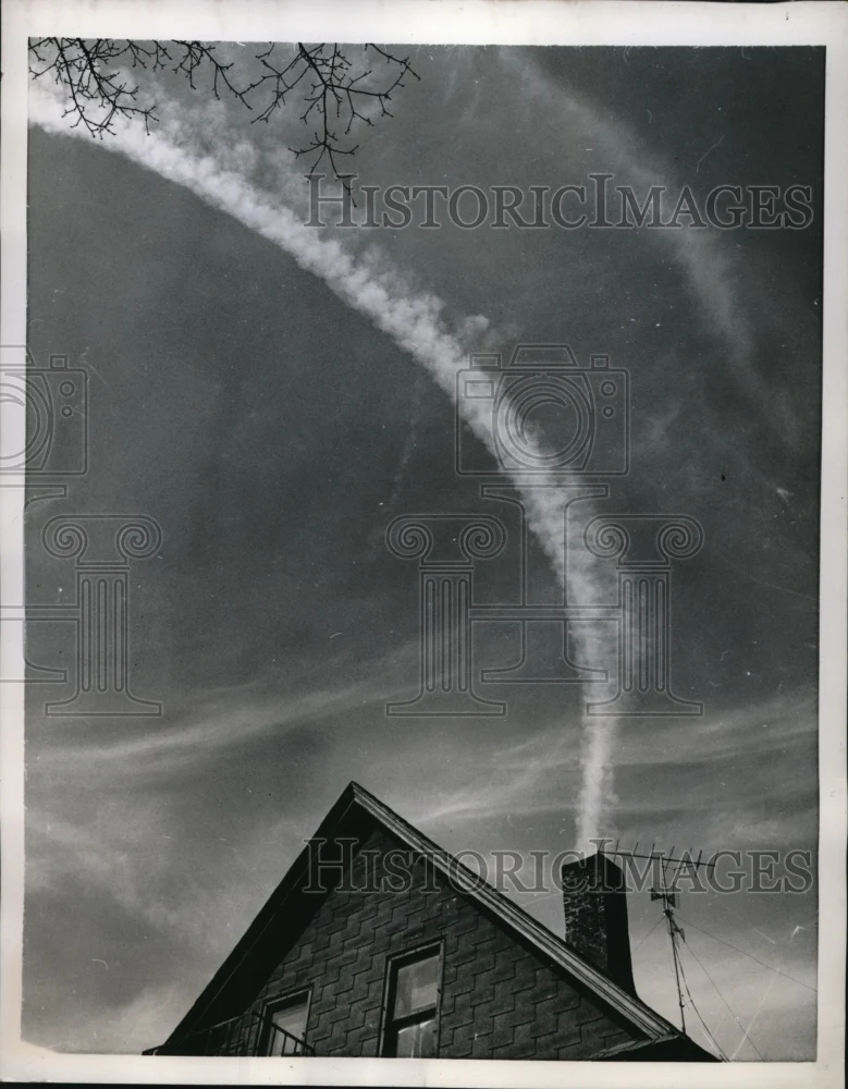 1958 Press Photo Vapos trial appears in the Chimmey left bu a Stratofortress