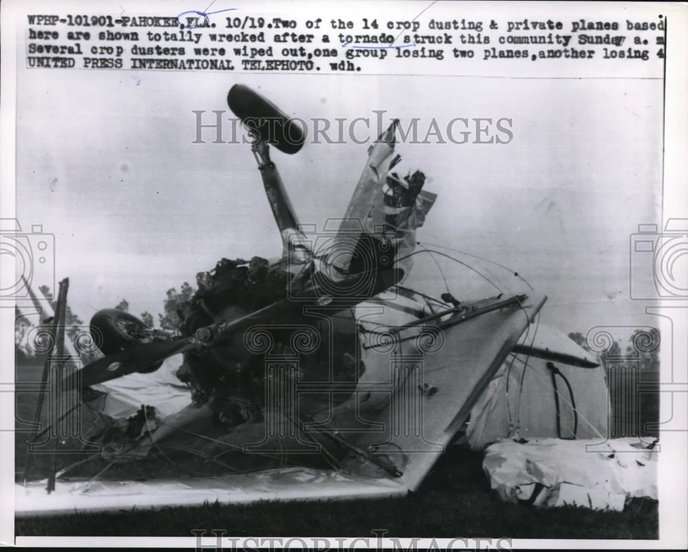 1958 Press Photo Tornado strikes in Florida demolishing two airplanes