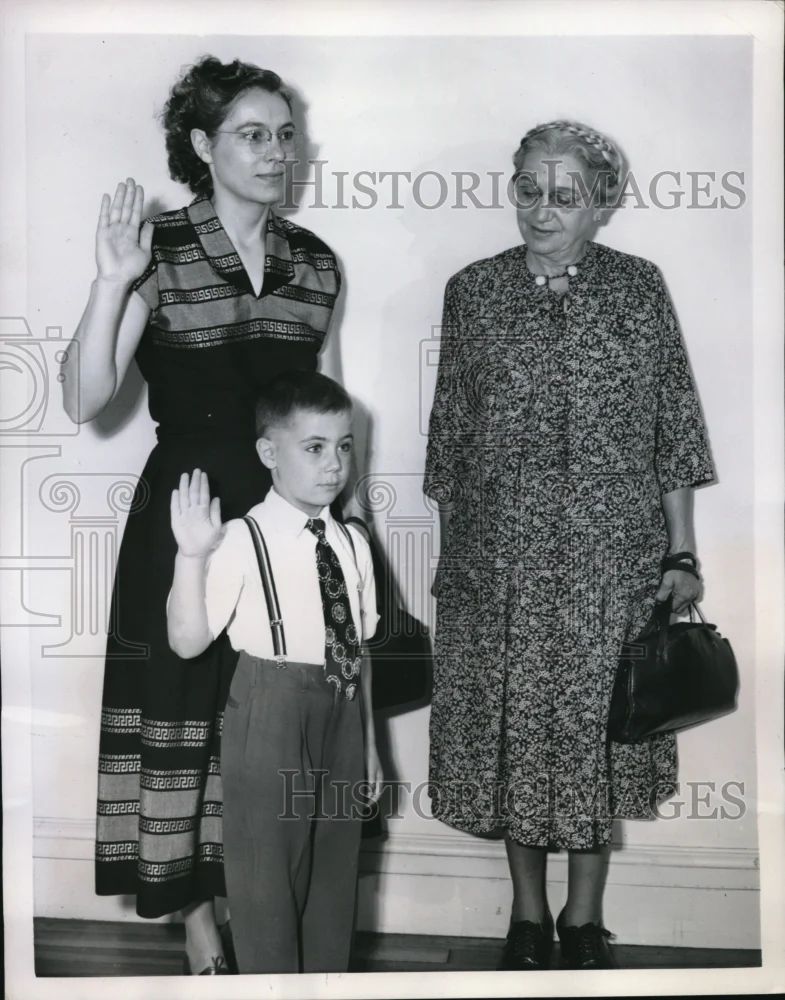 1952 Press Photo Freeport Illinois Peter Eftax Lozarius Mike Anna Buehler Greece