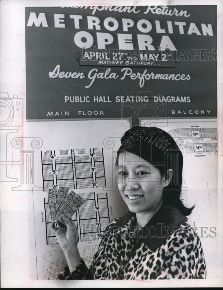 1970 Press Photo Dr and Mrs David Dee Jr will attend opening night and closing