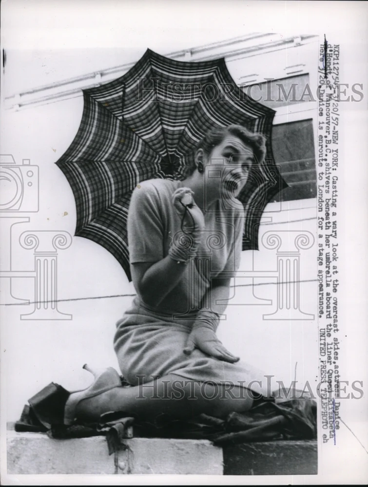 1957 Press Photo Danice D'Hondt on Liner to London - ned31271