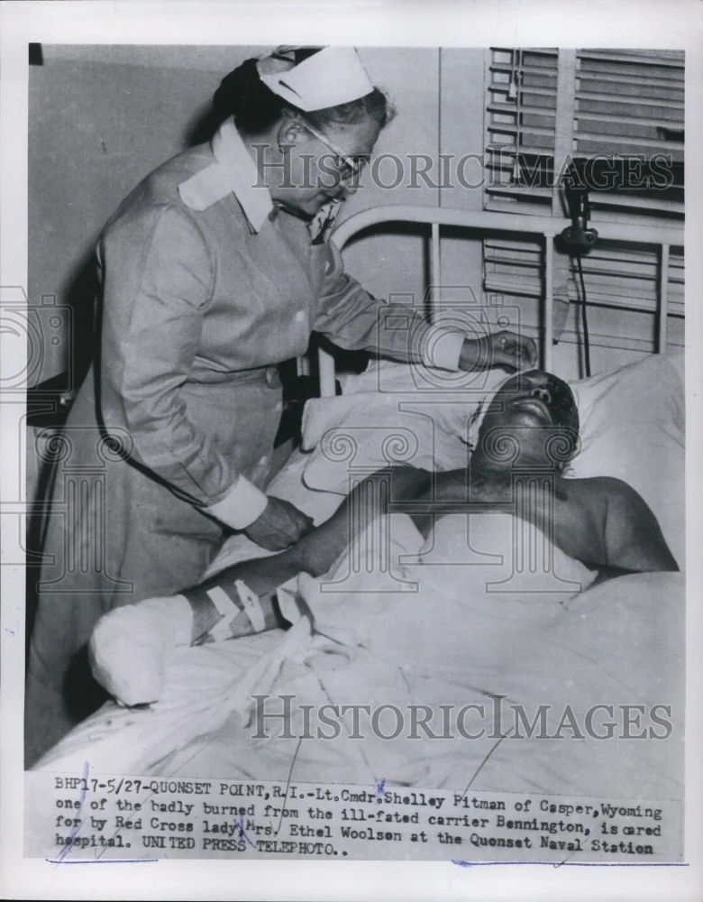 1954 Press Photo Lt. Cmdr. Shelley Pitman of Casper, Wyoming badly burned