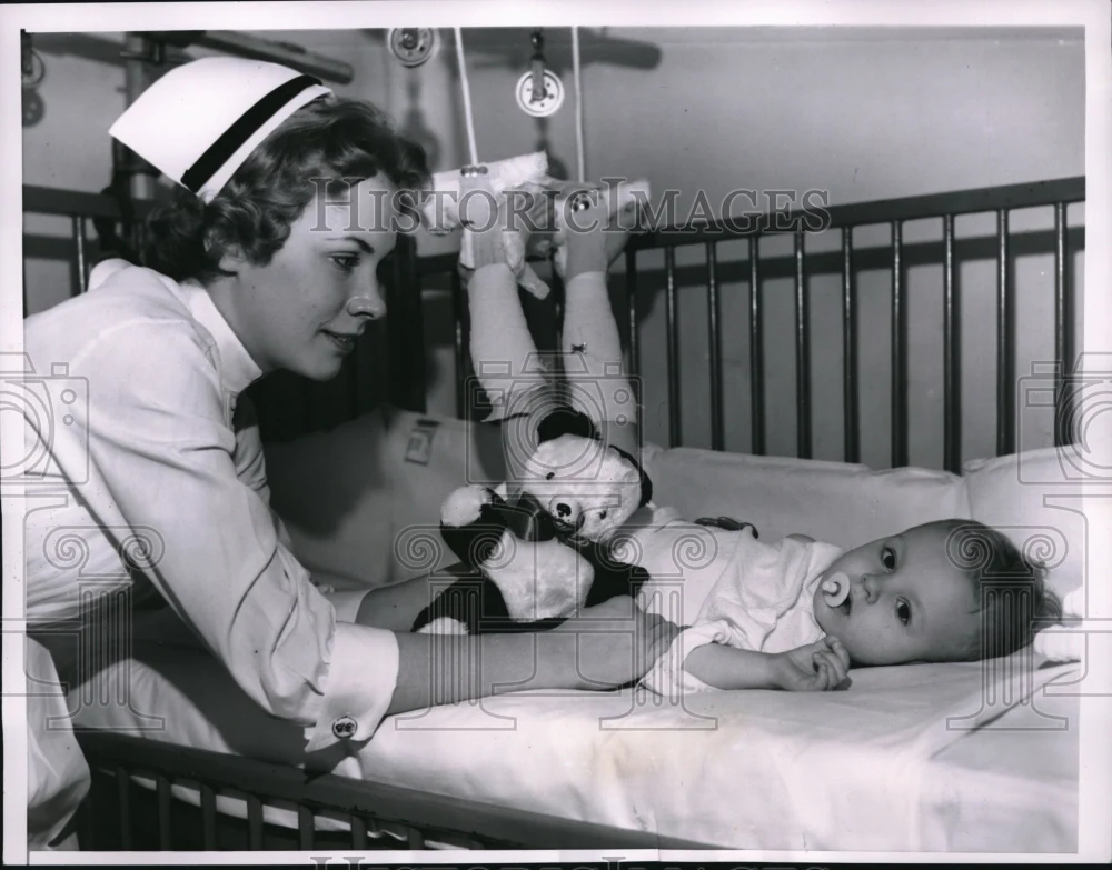 1957 Press Photo Peter Makrinski with broken leg with nurse Shirley Samelson