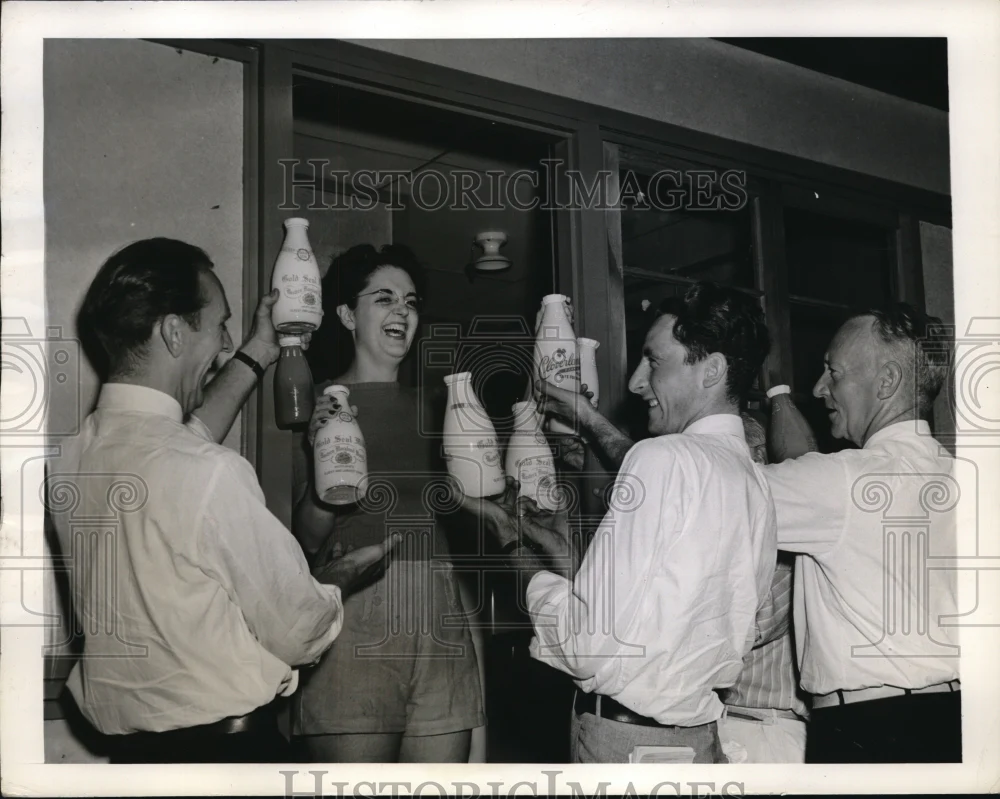 1941 Press Photo Mrs. Emily Hall moved to her new home