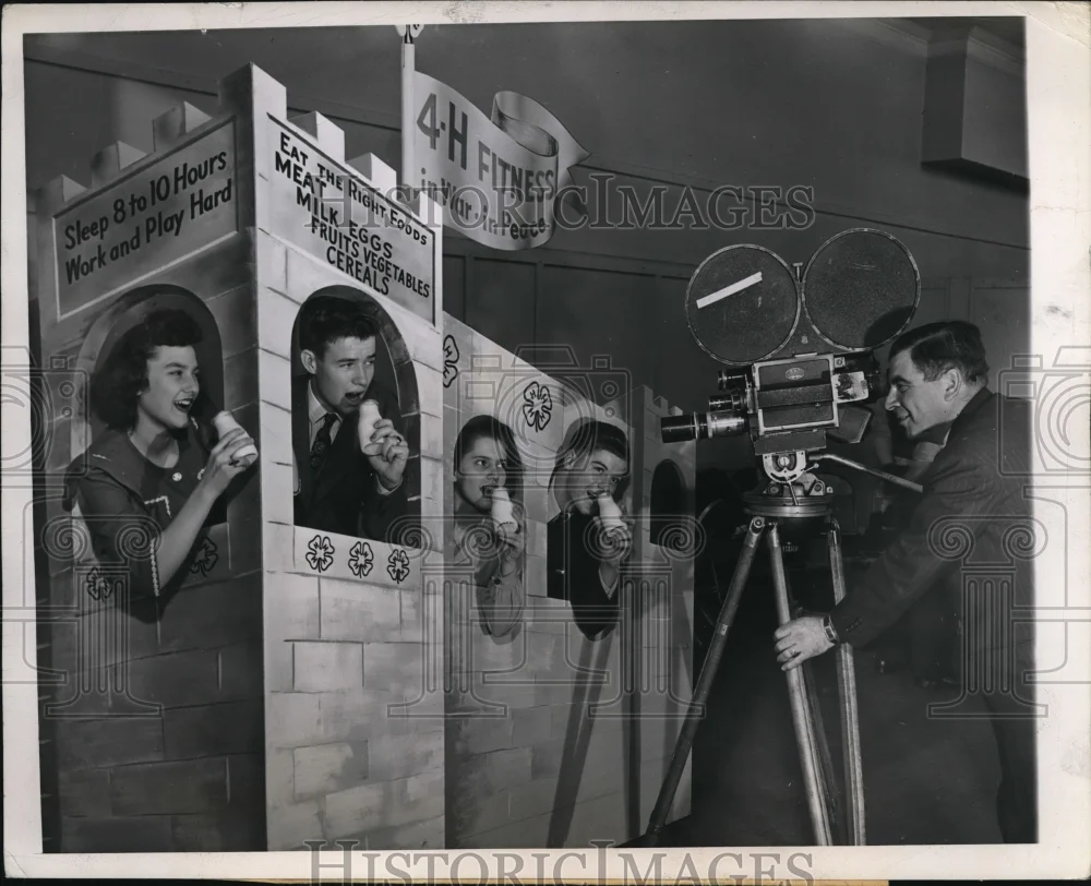 1944 Press Photo Chicago the healthiest pairs of boys and girls chosen from