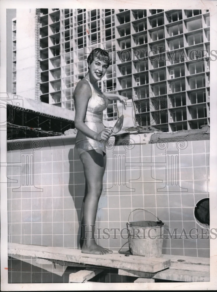 1957 Press Photo Miami Beach Fla prettiest bricklayer is noted swimming