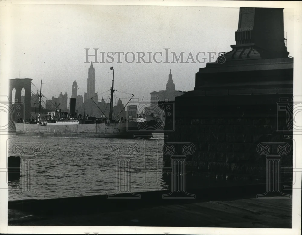 1933 Press Photo Bound for Distant & Romantic Ports of call a Rakish, Ocean