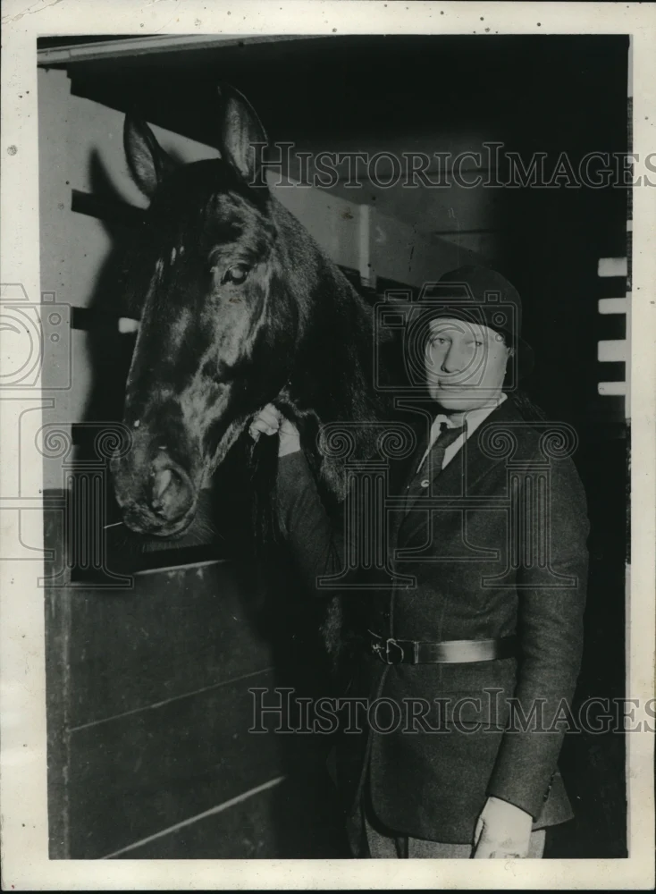 1932 Press Photo Ada Porter Kinard Teaching Horsemanship At Riding Academy.