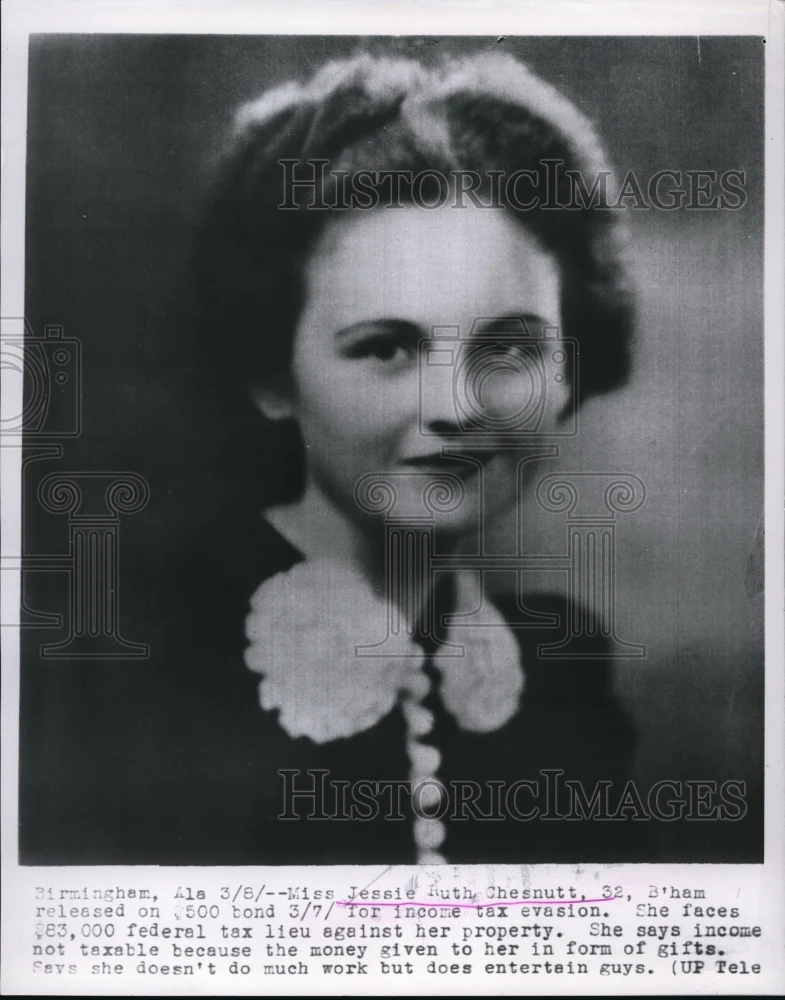 1953 Press Photo Jessie Ruth Chestnutt released on $500 bond for income tax