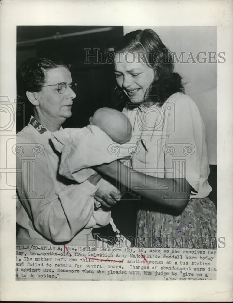 1948 Press Photo Atlanta Mrs Louise Densmore sobs as she receives her son Ray,
