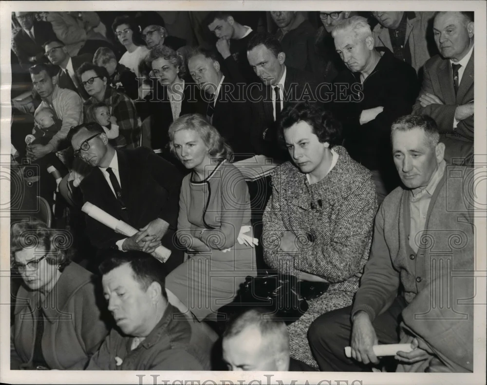 1963 Press Photo Eastlake residents at public hearing on flood control project