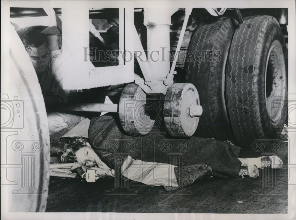 1951 Press Photo Eight year old Diana Hodder accidentally crashed into a truck