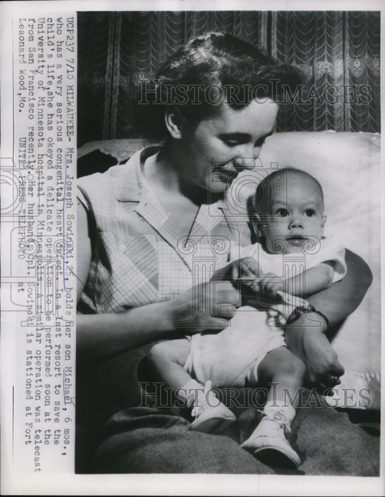 1954 Press Photo Mrs. Joseph Sowinski with Son Michael Having Heart Defect