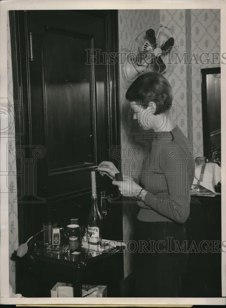 1937 Press Photo Candlelight on Flooded City