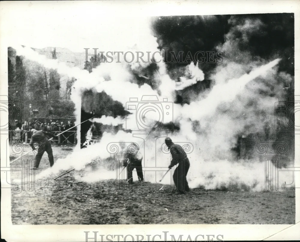 1935 Press Photo New Anti-fire bomb tested in Rome