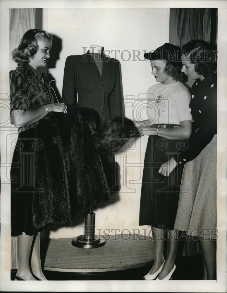 1939 Press Photo Lawrence Kas Univ Shirley & Smith College girls