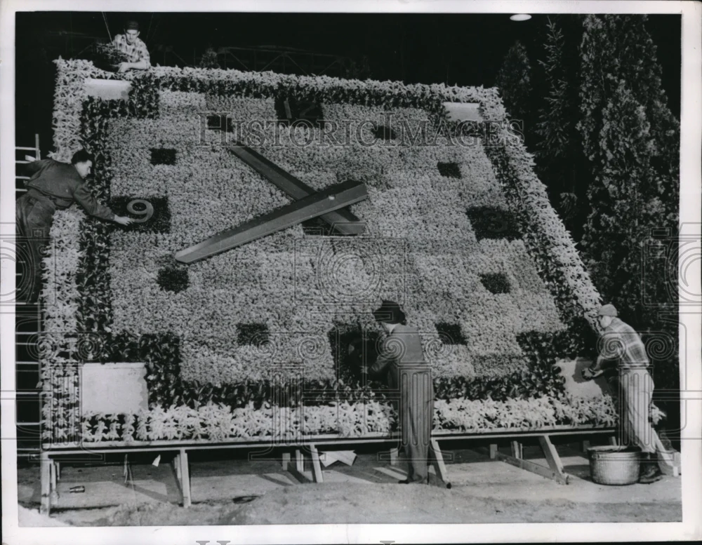 1956 Press Photo Floral Clock in Department of Parks and Recreation Detroit