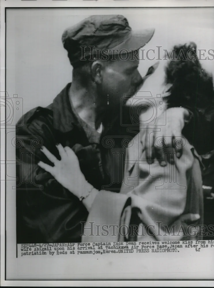 1953 Press Photo A Welcome Kiss
