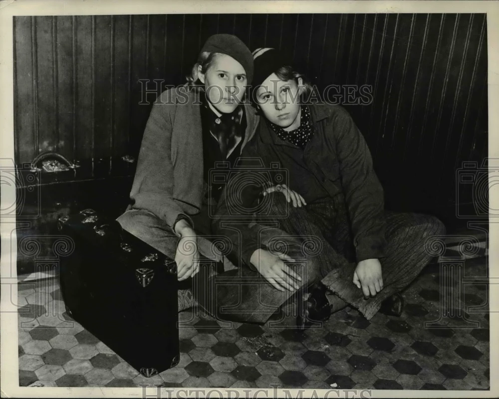 1937 Press Photo Birds Point Missouri Flood Refugees, Charleston Courthouse
