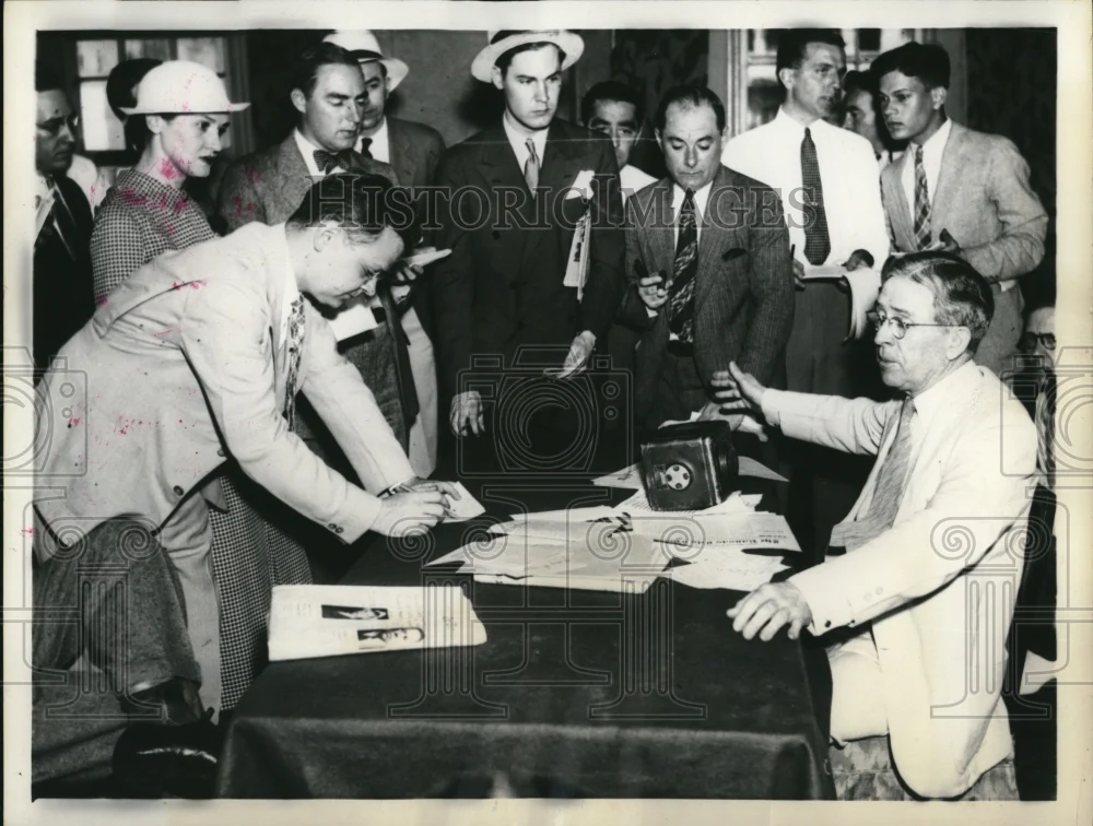 1935 Press Photo Ewing Y. Mitchell, Deposed Commerce Secretary Press Conference