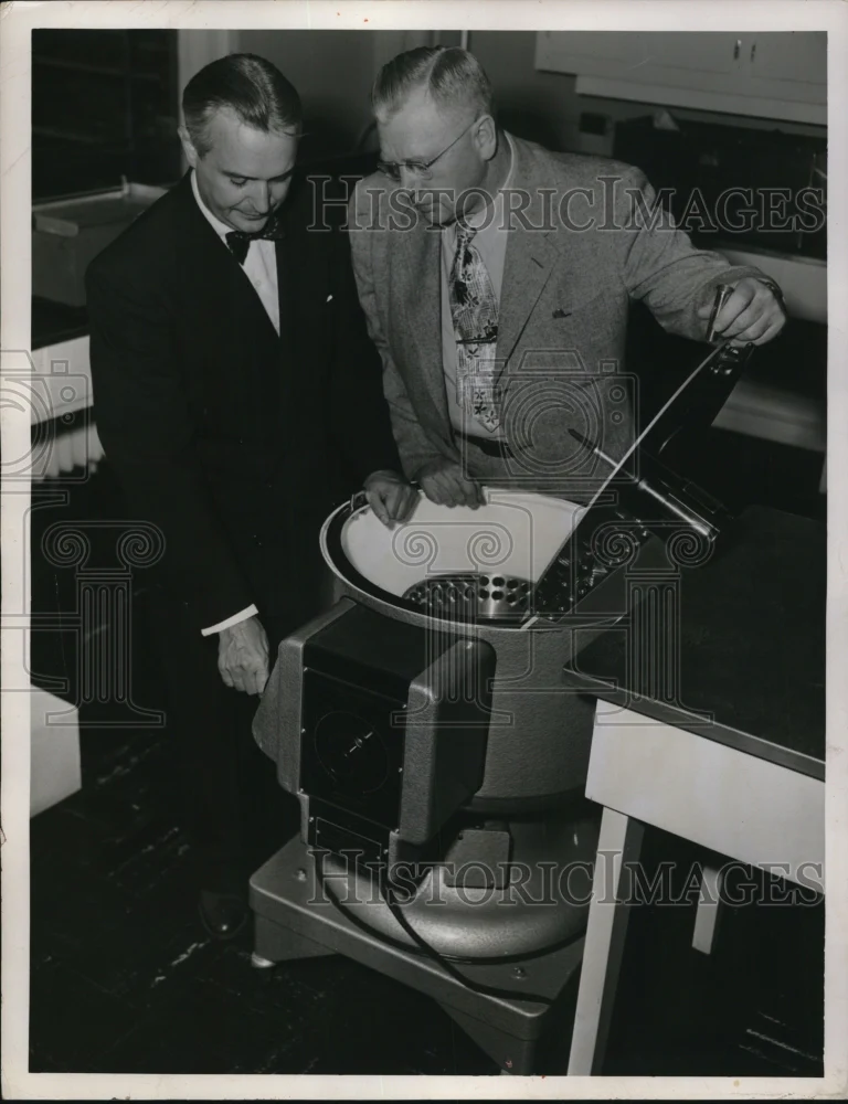 1951 Press Photo Dr John B Hazard Cleveland Clinic & Dr Russell Crawford