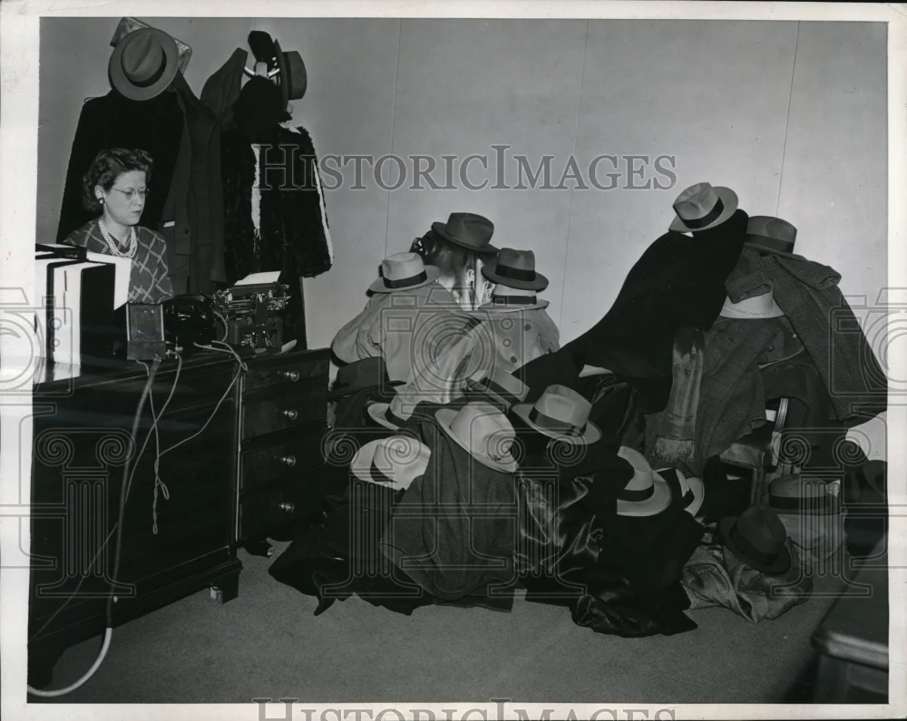 1944 Press Photo Washington DC Stabilization Direct Fred M Vinson was holding