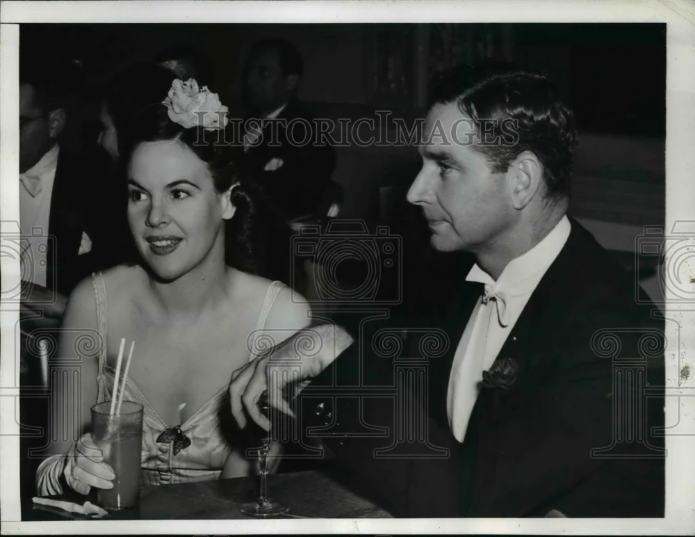 1941 Press Photo Cornelius Vanderbilt Whitney, & Ms. Evelyn Searle