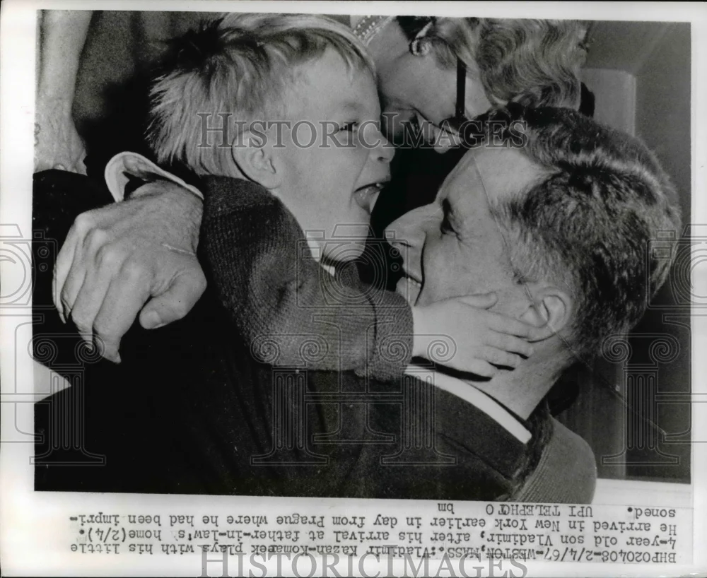 1967 Press Photo Czech Prisoner Vladamir Kazan-Komarek & Son Donald, New York