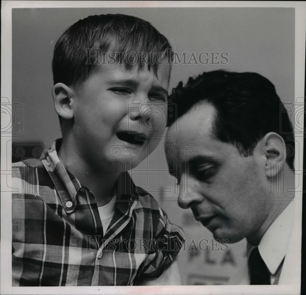 1968 Press Photo Joseph Aquilia Crying
