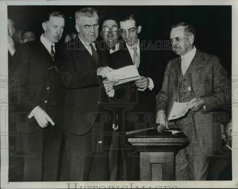 1934 Press Photo S.F. Carmen Vote Strike Continuance