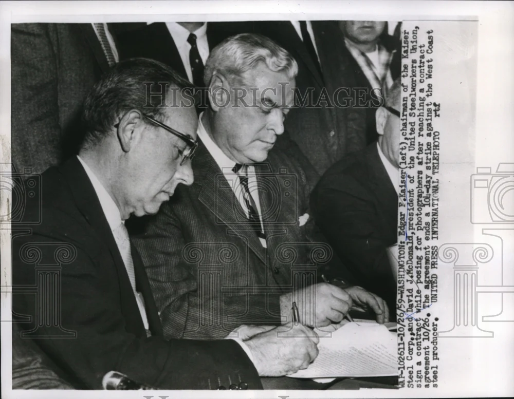 1959 Press Photo L-R Edgar Kaiser and David McDonald in a contract agreement