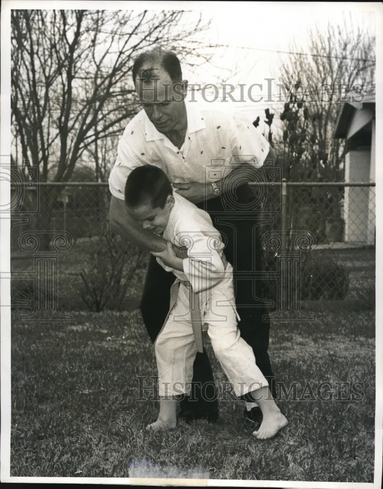 1962 Press Photo Army Capt James Burke & son Edd Judo training