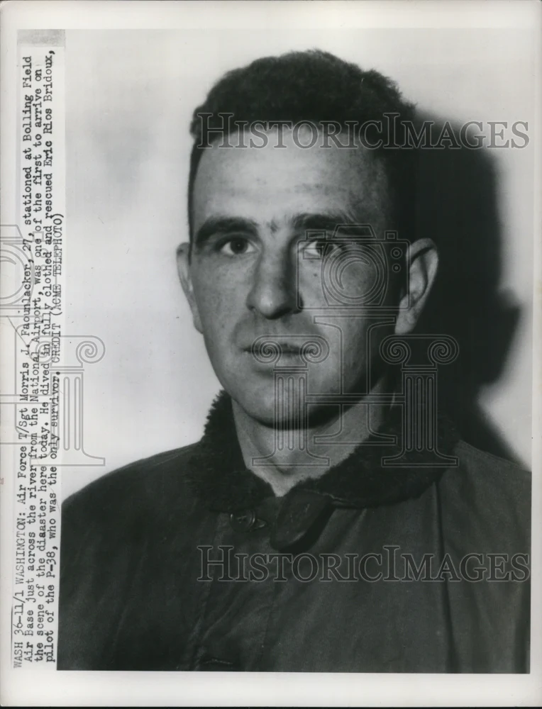 1949 Press Photo Tech SGT. Morris J. Faounlacker who dove on fully clothed to