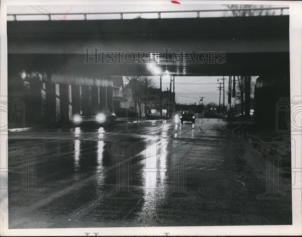 1966 Press Photo of street under an over pass.
