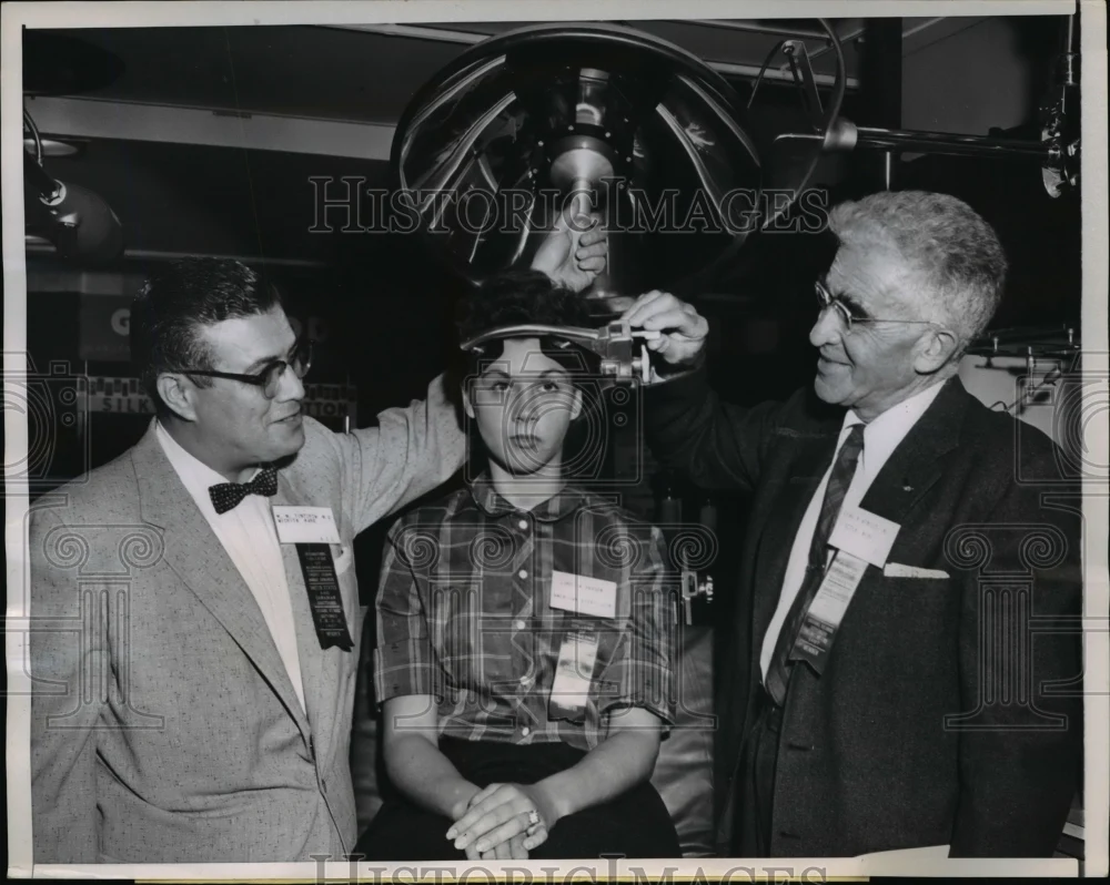 1957 Press Photo Dr.M.M.Tenterow,Miss Hansen and Dr.Charles H. Arnold